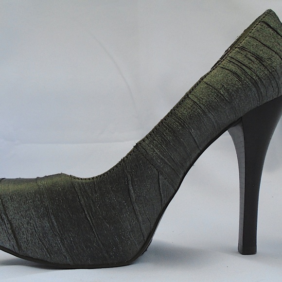 Carlos Santana Privilege Metallic Grey Heels 8 - Picture 4 of 8